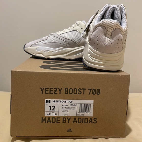 Deadstock Yeezy boost 700 “Analog” - Picture 2 of 3